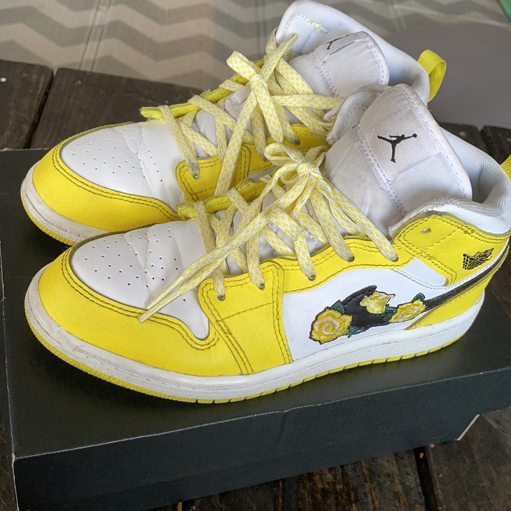 💢SOLD💢AIR JORDAN 1 MID GS
"Dynamic Yellow" youth 2 - Picture 5 of 9